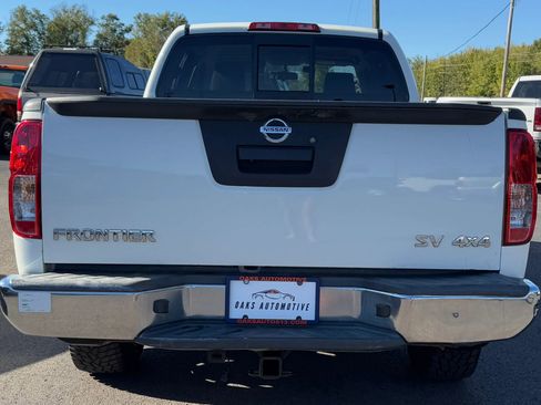 Used 2018 Nissan Frontier SV AWD/4WD image 6