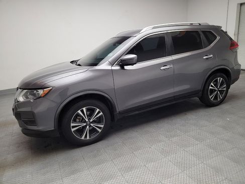 Used 2020 Nissan Rogue SV w/ Premium Package FWD image 2
