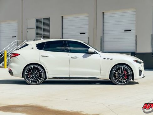 Used 2019 Maserati Levante Trofeo AWD/4WD image 12