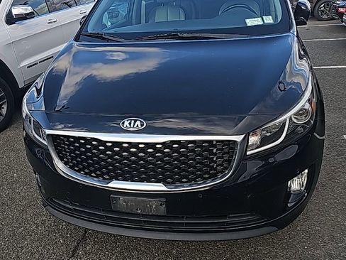 Used 2018 Kia Sedona EX image 3