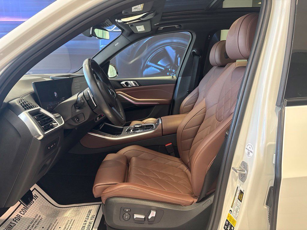 Used 2024 BMW X5 xDrive40i w/ M Sport Package AWD/4WD image 12