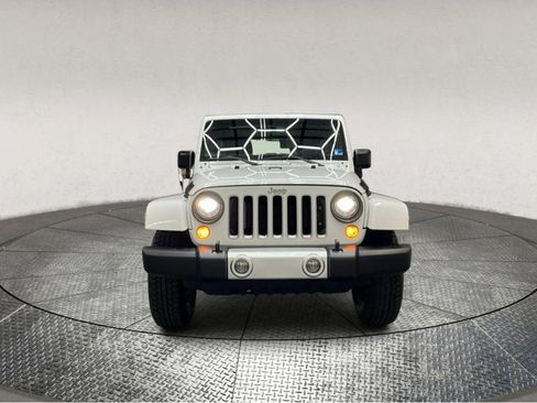 Used 2018 Jeep Wrangler Unlimited Sahara w/ Connectivity Group image 2