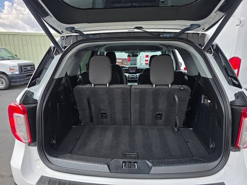 Used 2022 Ford Explorer XLT AWD/4WD image 25
