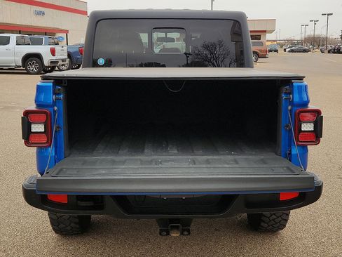 Used 2021 Jeep Gladiator Willys image 10