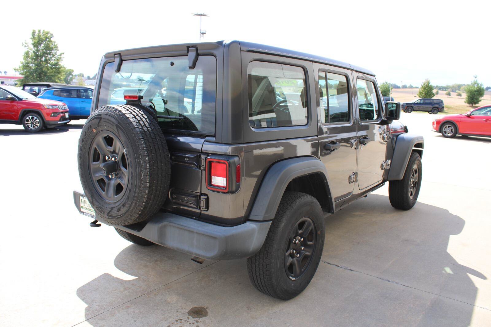 Used 2018 Jeep Wrangler Unlimited Sport AWD/4WD image 7