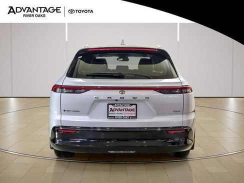 Certified 2025 Toyota Crown Signia AWD/4WD image 6
