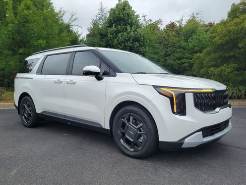 New 2026 Kia Carnival EX FWD image 3