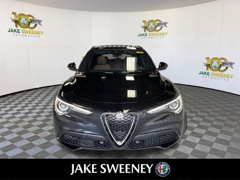 Used 2023 Alfa Romeo Stelvio Ti AWD/4WD image 3