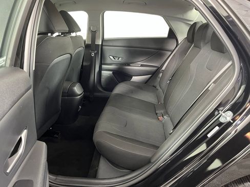 Used 2024 Hyundai Elantra SE image 13