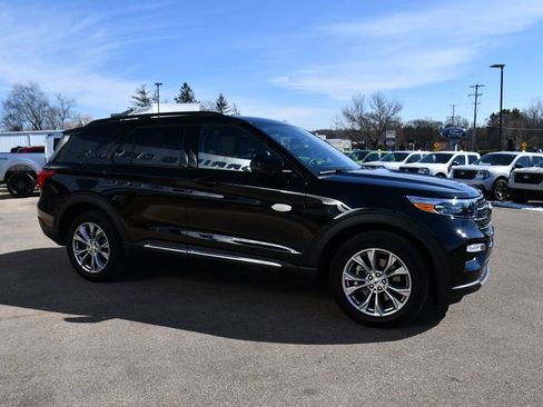 Used 2023 Ford Explorer XLT w/ Equipment Group 202A image 8