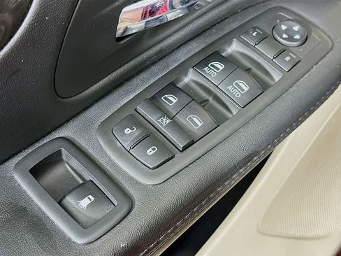Used 2018 Dodge Grand Caravan SE w/ UConnect Hands-Free Group image 29