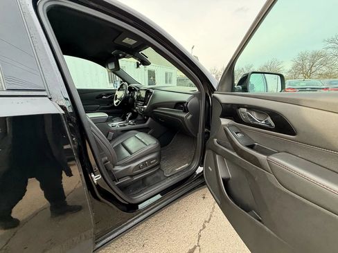 Used 2023 Chevrolet Traverse RS image 23