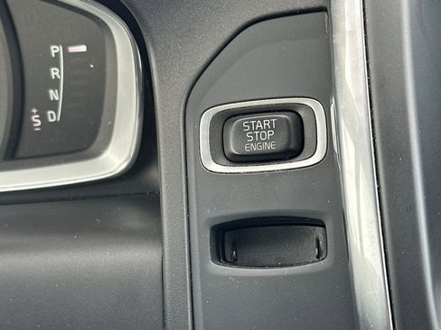 Used 2017 Volvo XC60 T5 Dynamic w/ Advanced Package image 25