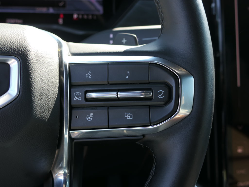 Used 2026 GMC Acadia Elevation w/ Elevation Premium Package FWD image 15