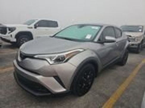 Used 2019 Toyota C-HR LE image 3