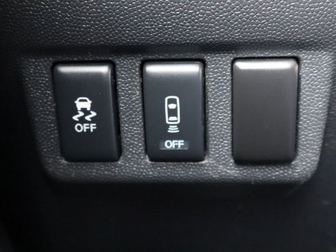 Used 2013 Nissan Titan SV w/ SV Value Truck Pkg image 28