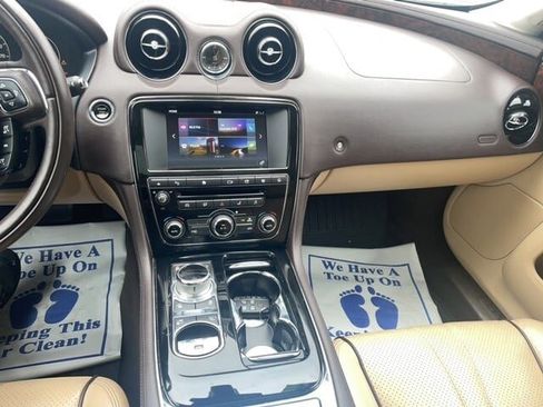 Used 2017 Jaguar XJ R-Sport image 13