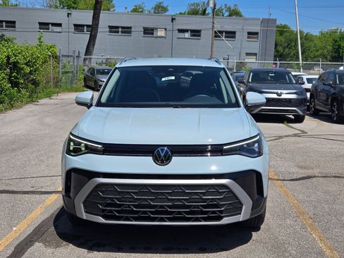 New 2026 Volkswagen Taos SE FWD image 8