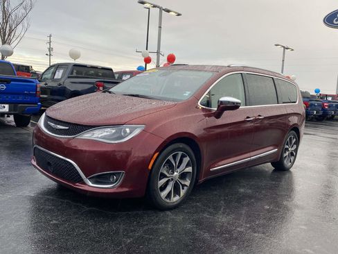 Used 2018 Chrysler Pacifica Limited w/ Tire & Wheel Group image 3