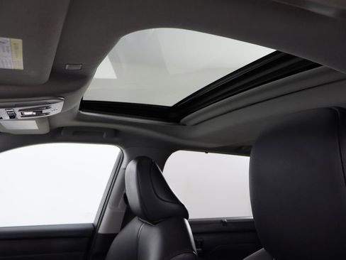 Used 2021 Toyota Highlander XLE image 23