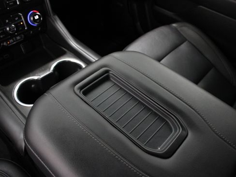 Used 2023 Chevrolet Tahoe Z71 w/ Luxury Package AWD/4WD image 18