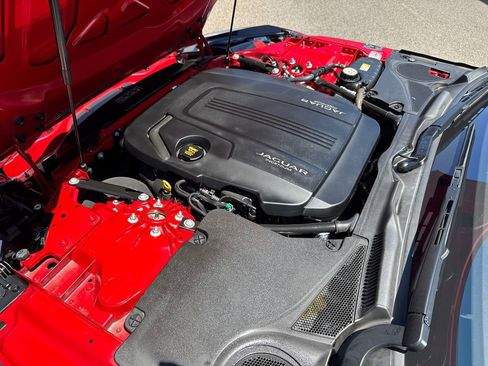 Used 2019 Jaguar F-TYPE Convertible RWD image 9