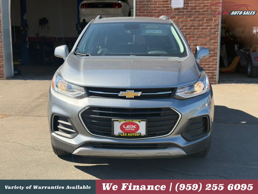 Used 2020 Chevrolet Trax LT w/ LT Convenience Package AWD/4WD image 2