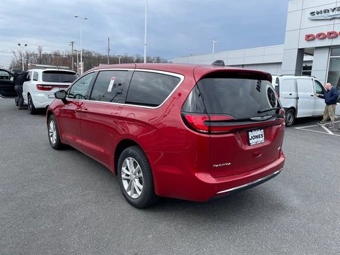 New 2026 Chrysler Pacifica Select AWD/4WD image 5