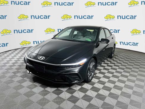 Certified 2025 Hyundai Elantra Sport FWD image 3