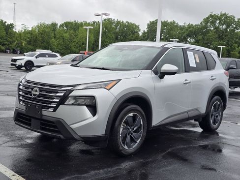 Used 2025 Nissan Rogue SV FWD image 3