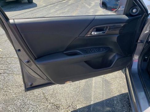 Used 2017 Honda Accord EX-L image 10