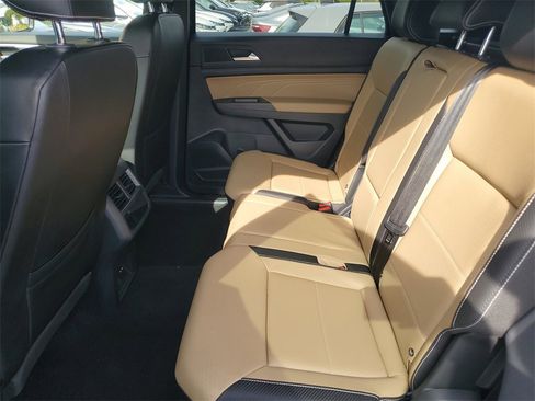 Used 2022 Volkswagen Atlas Cross Sport SE image 11