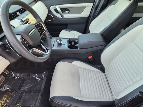 Used 2025 Land Rover Discovery Sport Dynamic SE image 13