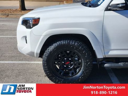 Used 2023 Toyota 4Runner SR5 Premium image 9