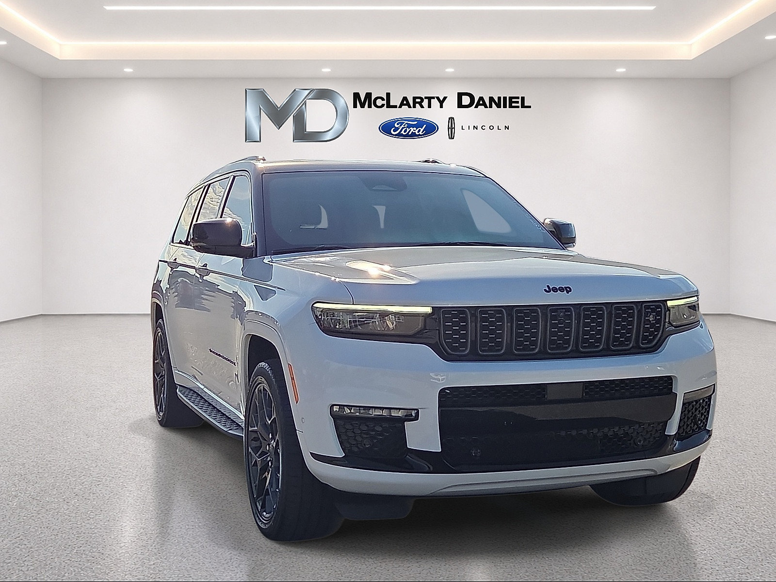 Used 2024 Jeep Grand Cherokee L Summit w/ Advanced Protech Group IV AWD/4WD image 1