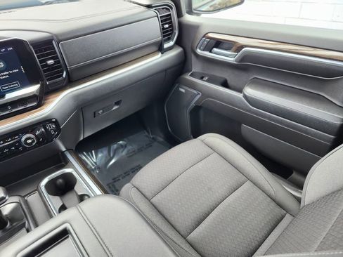 Used 2022 Chevrolet Silverado 1500 LT Trail Boss w/ Convenience Package II image 13