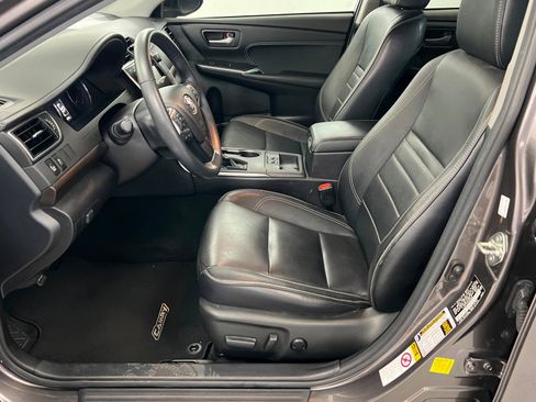 Used 2017 Toyota Camry XLE w/ Moonroof Package FWD image 18