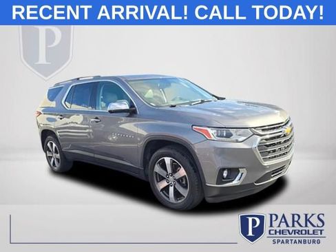 Used 2019 Chevrolet Traverse LT w/ LT Premium Package FWD image 1