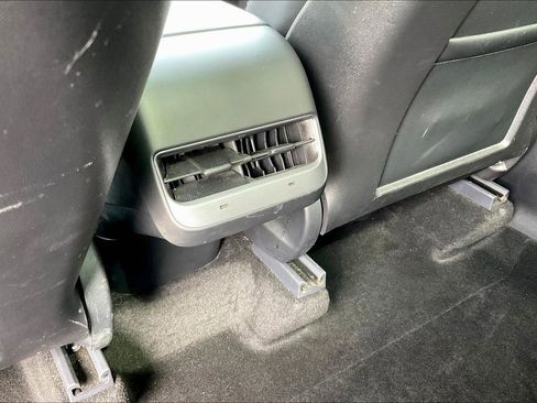 Used 2021 Tesla Model Y Long Range image 10