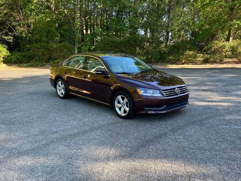 Used 2013 Volkswagen Passat 2.5 SE FWD image 3