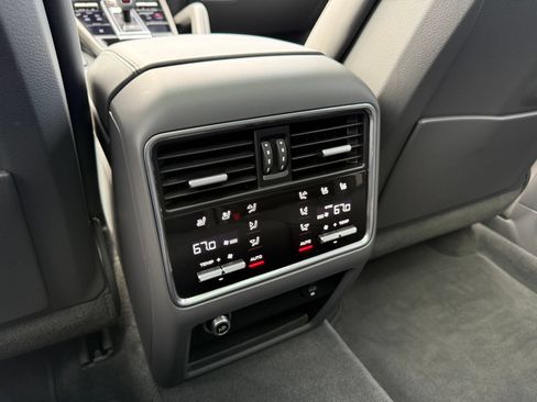 Used 2023 Porsche Cayenne Platinum Edition AWD/4WD image 37