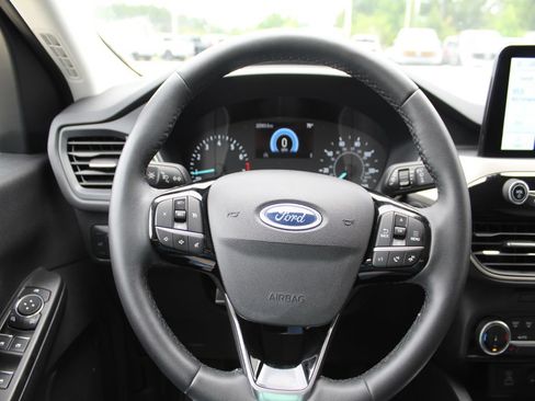 Used 2022 Ford Escape SE w/ SE Sport Appearance Package AWD/4WD image 19
