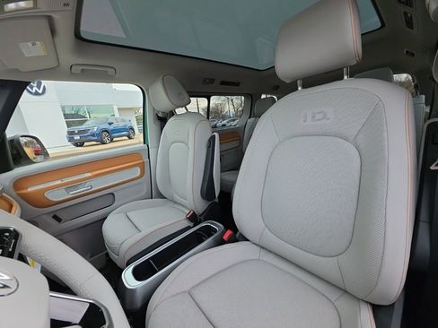 New 2025 Volkswagen ID. Buzz Pro S Plus image 9