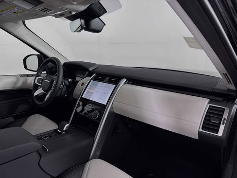 New 2025 Land Rover Discovery S image 29