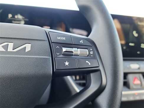 New 2025 Kia K4 LXS image 23