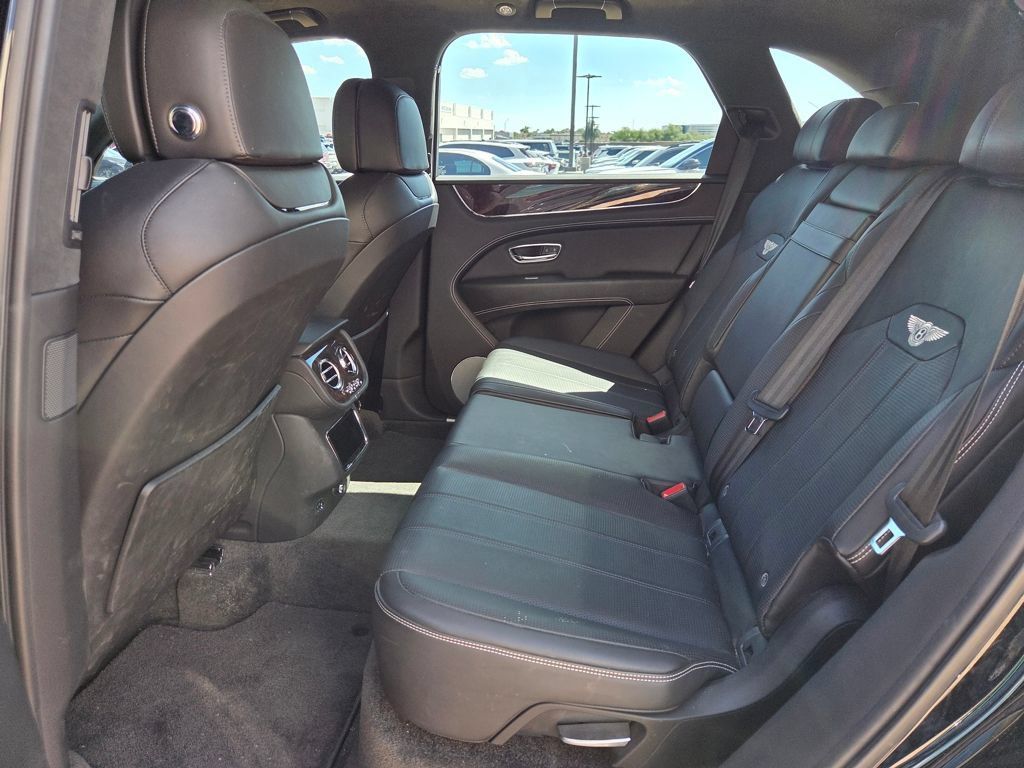 Used 2021 Bentley Bentayga AWD/4WD image 6