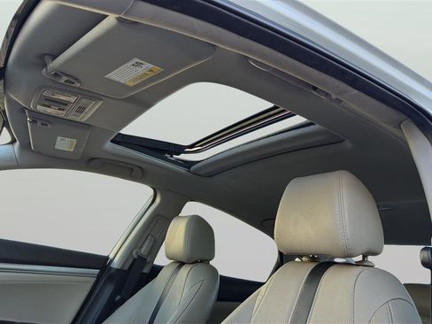 Used 2018 Honda Civic Touring image 19
