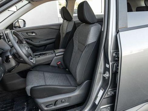 Used 2023 Nissan Rogue SV image 12