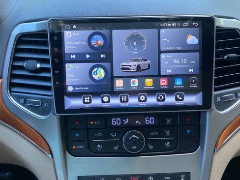Used 2013 Jeep Grand Cherokee Overland AWD/4WD image 25