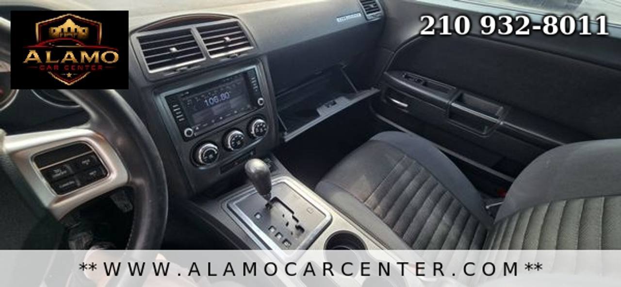 Used 2014 Dodge Challenger SXT RWD image 31